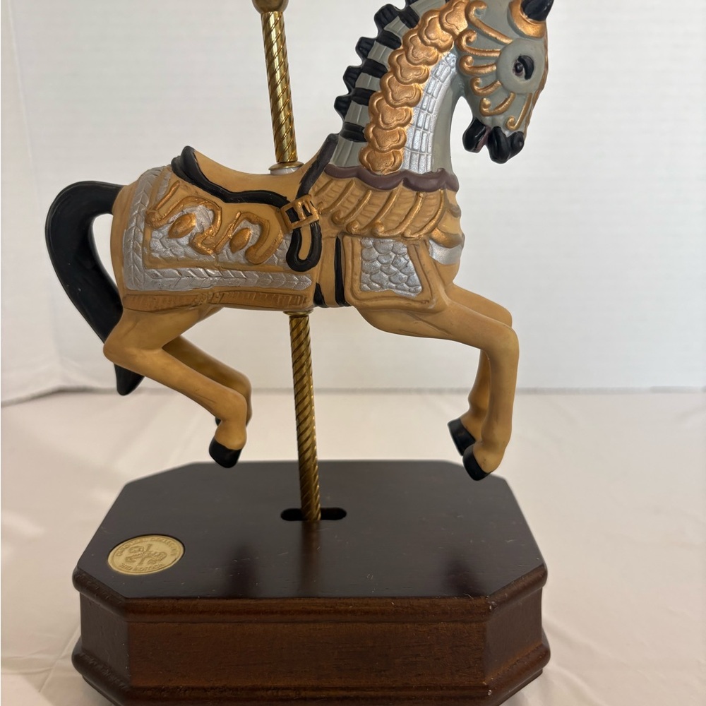 Vintage Carousel Collection 3rd Ed. Decorative Horse Wind Up Music And Movement